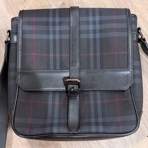 Elegant Black and Red Plaid Men's Messenger Bag